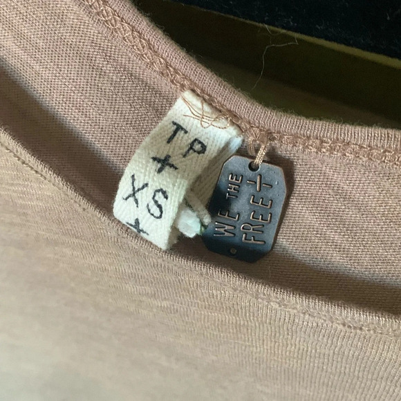 Free People Oversized Beige Peach Color block High Low Crop Top Size XS - Picture 3 of 10